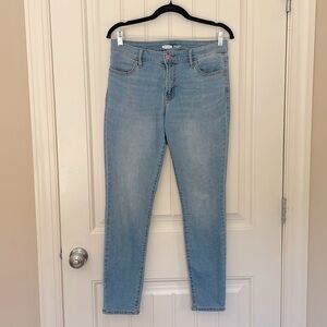 Old Navy Super Skinny Jeans, Size 8 Light Wash Womens Denim Mid Rise, EUC
